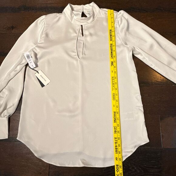 NWT Babaton aritzia Bassman keyhole long sleeve shirt size medium cream puff sle - Picture 10 of 11